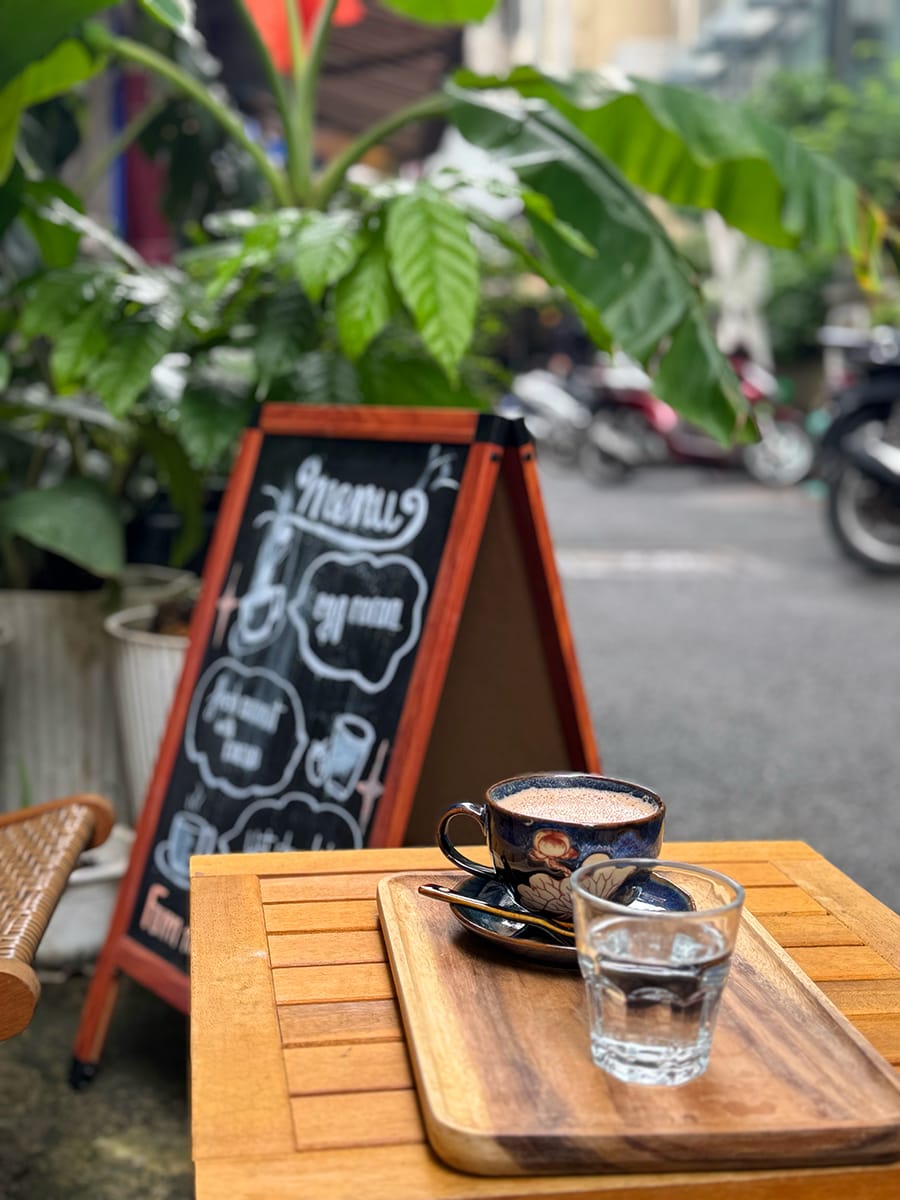 Ghé vào hang nhỏ ở trung tâm