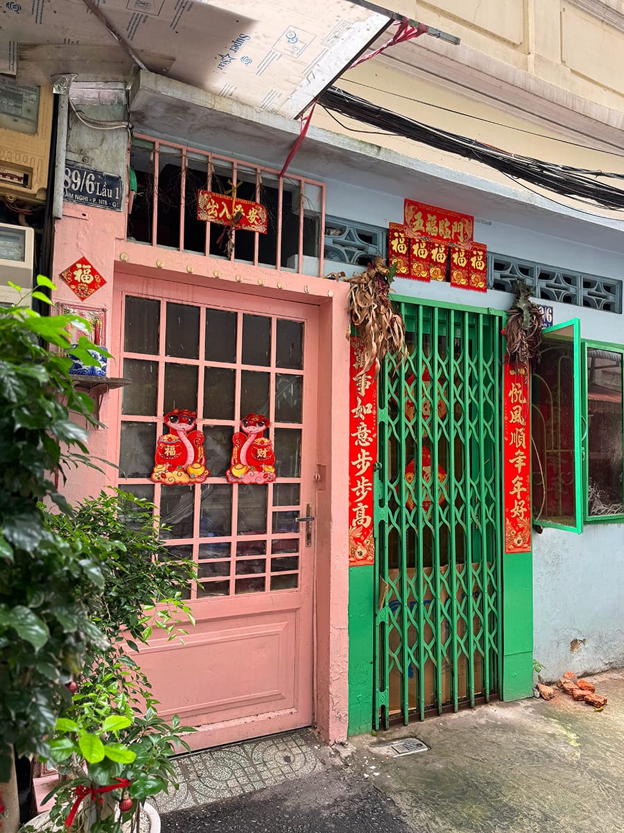 Ghé vào hang nhỏ ở trung tâm