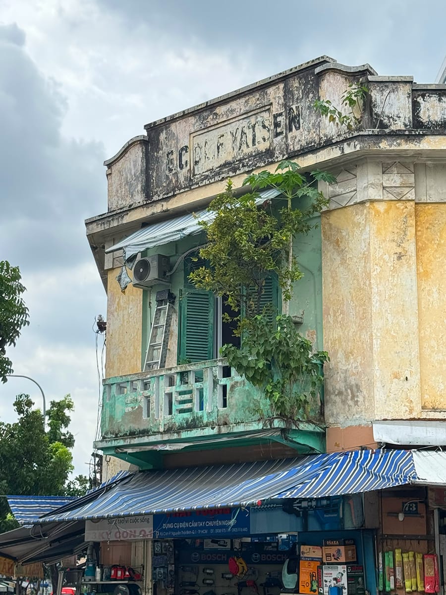 Ecole Yat-Sen: Dòng chữ cuối cùng trên "trường phố" đã biến mất