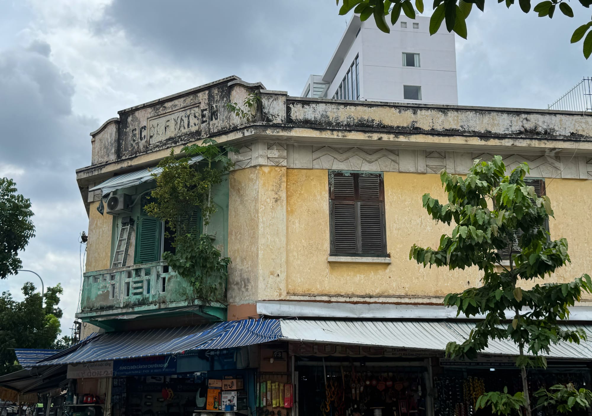 Ecole Yat-Sen: Dòng chữ cuối cùng trên "trường phố" đã biến mất