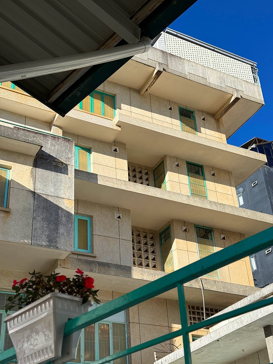 Học viện kỳ ảo trên cao nguyên