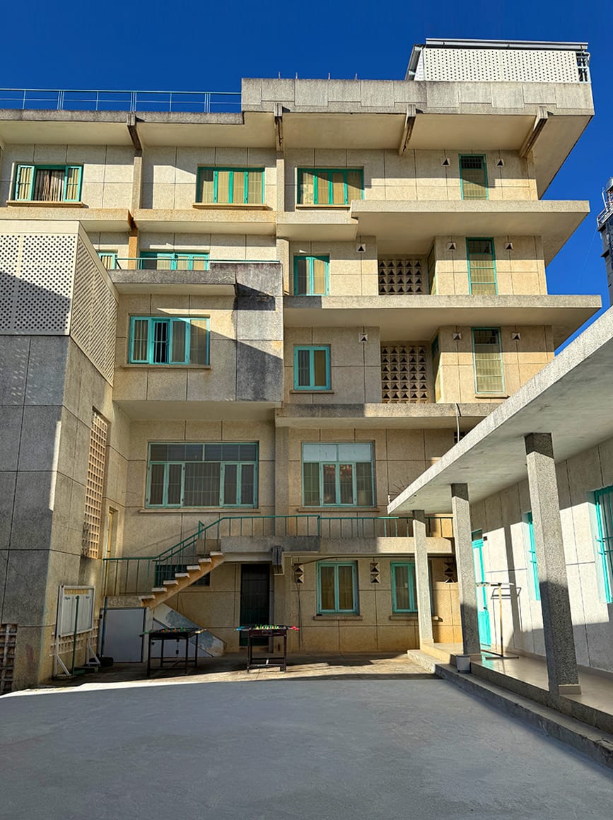 Học viện kỳ ảo trên cao nguyên