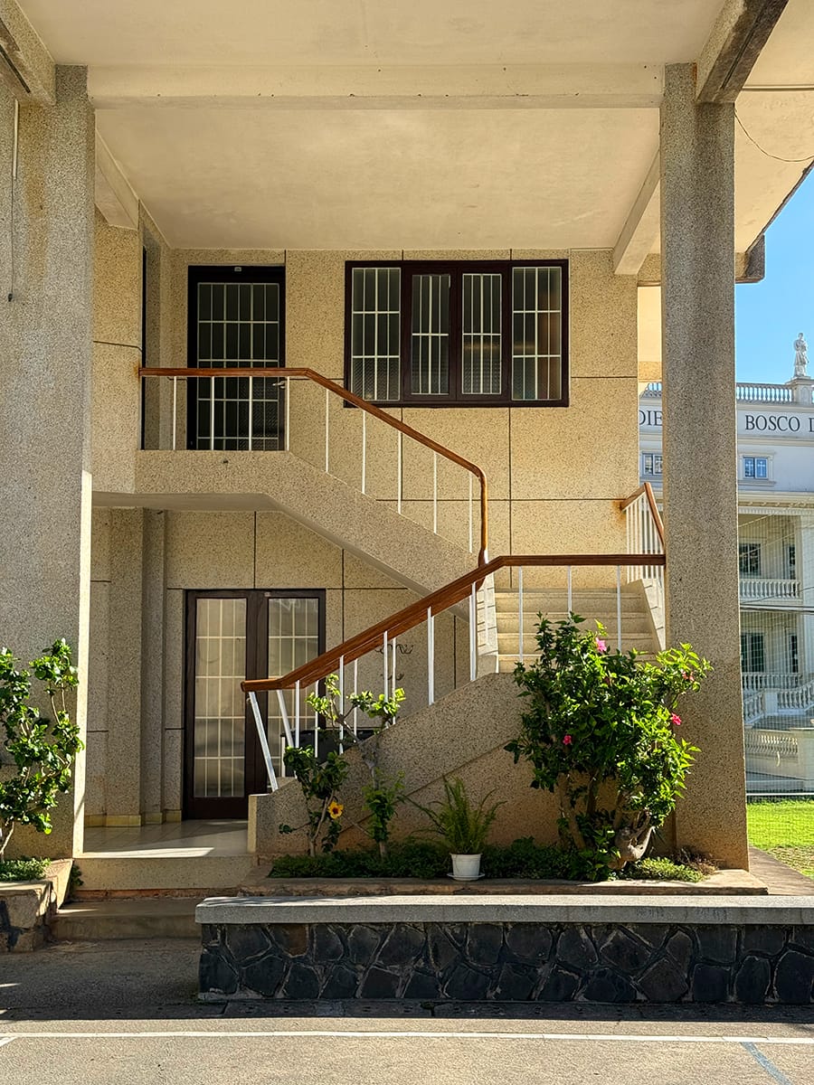 Học viện kỳ ảo trên cao nguyên