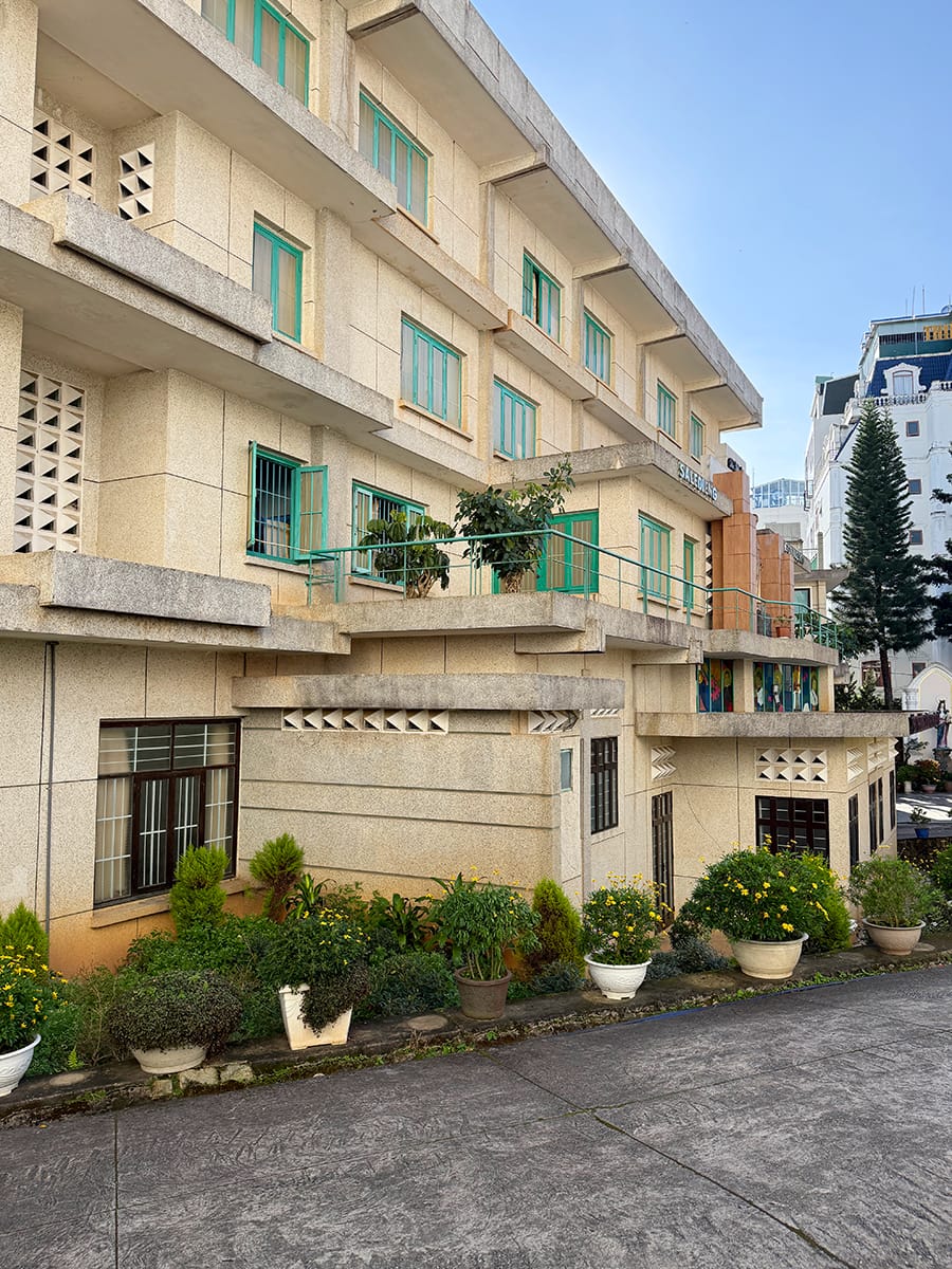 Học viện kỳ ảo trên cao nguyên