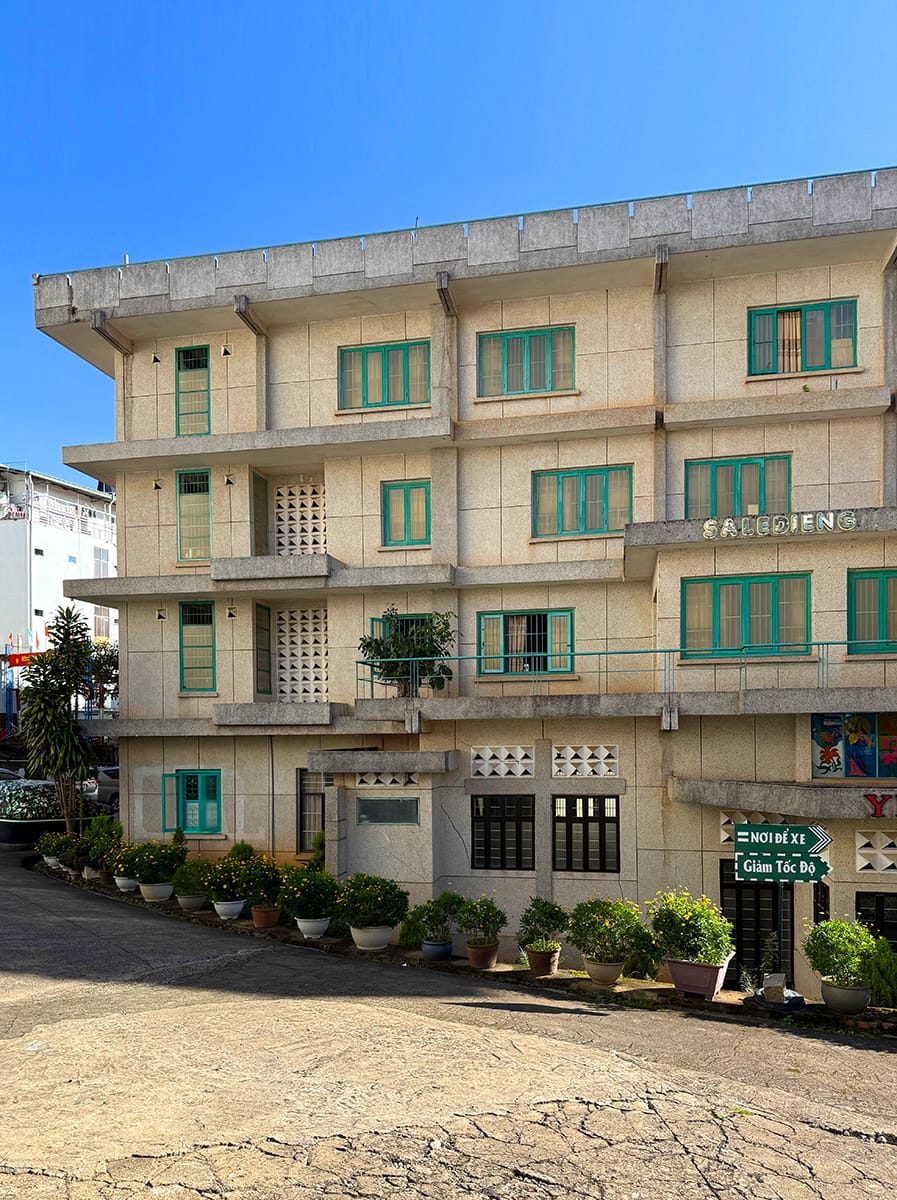 Học viện kỳ ảo trên cao nguyên