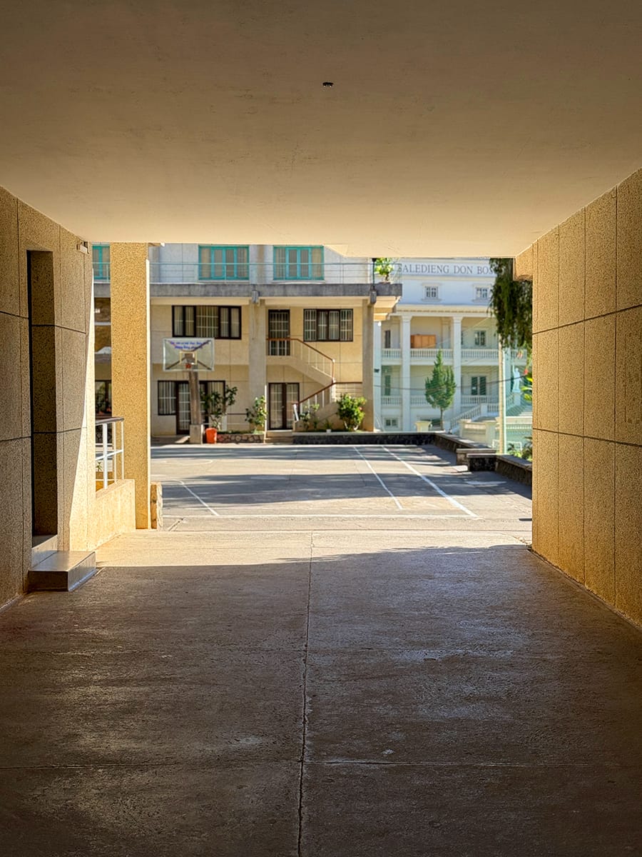 Học viện kỳ ảo trên cao nguyên